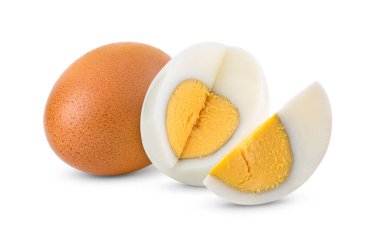 Beyaz arka planda izole edilmiş taze yumurta tam derinlik