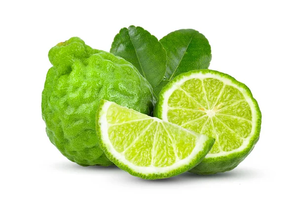 bergamot ya da kaffir yapraklı beyaz arkaplanda tam derinlikte izole edilmiş alan