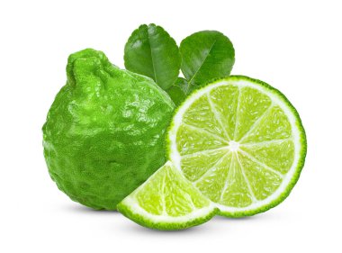 beyaz arkaplanda yaprak izole edilmiş bergamot veya kaffir