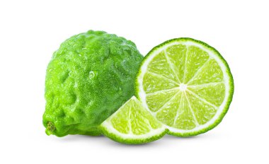 bergamot veya kaffir beyaz zemin üzerinde izole su damlası ile