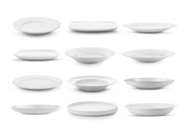 Beyaz arkaplanda izole edilmiş beyaz plaka kümesi