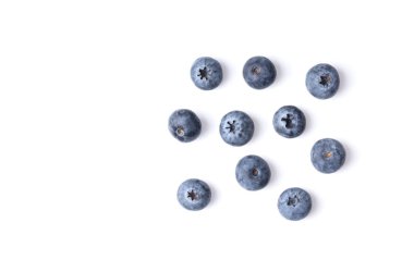 beyaz arkaplan görünümünde yaban mersini