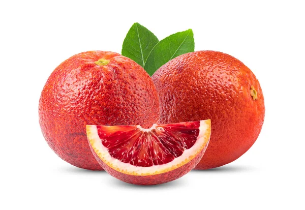 白い背景に隔離された血のオレンジ — ストック写真