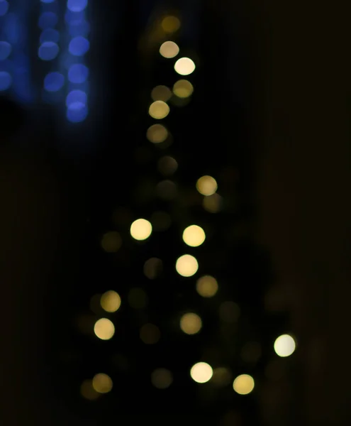 Bokeh Weihnachtsbaum Vertikalen Festlichen Hintergrund Urlaubsfoto — Stockfoto