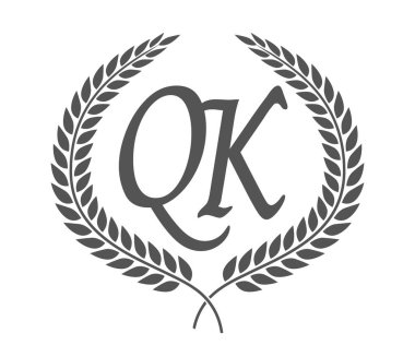 Q ve K harfleri, defne çelenkli QK monogram logo tasarımı. Kaligrafi yazı tipli lüks amblem.
