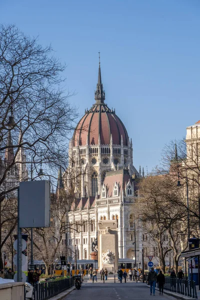 Budapest Ungheria Feb 2020 Vista Sulla Cupola Del Parlamento Con — Foto Stock