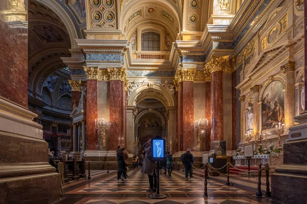 Budapest Hungría Febrero 2020 Turismo Tomar Una Foto Dentro Stephen — Foto de Stock