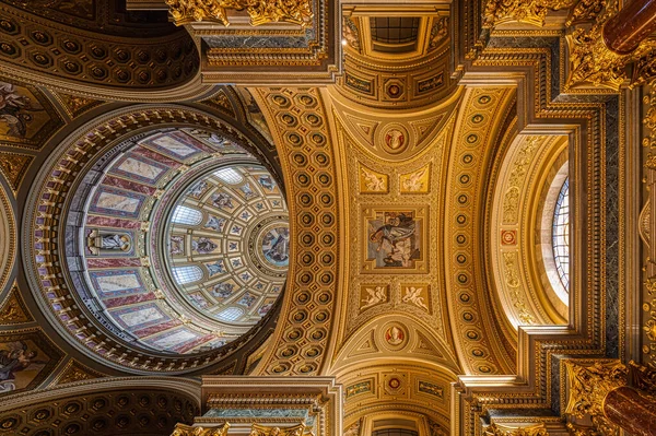 Budapest Hungary Feb 2020 Luxarily Decorated Golden Ceiling Cupola Stephen — Stock Photo, Image