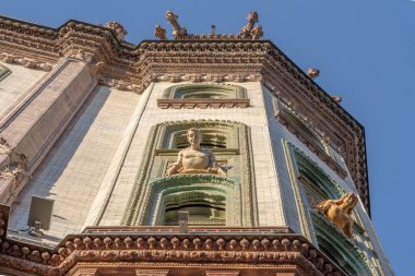 Budapeşte, Macaristan - 10 Şubat 2020: Budapeşte 'deki lekesiz merdiven kapısı Castle Garden Çarşısı