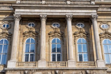 Hunyadi avlusuna bakan Buda Sarayı cephesi