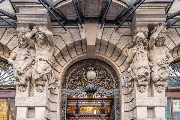 Budapest Hungría Febrero 2020 Entrada Con Relieve Piedra Faun Palacio — Foto de Stock