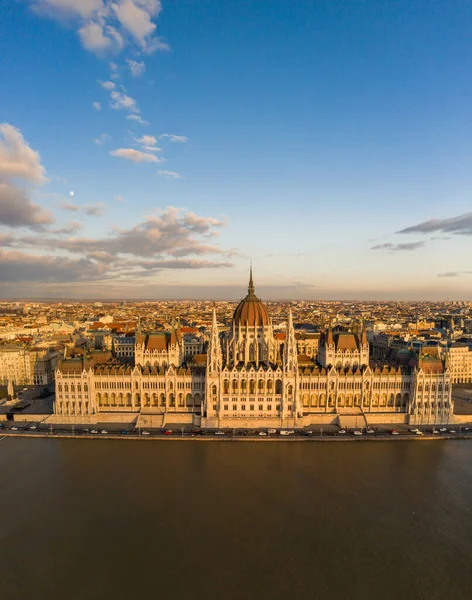 Vista Aérea Drone Fachada Parlamento Húngaro Pelo Rio Danúbio Budapeste — Fotografia de Stock