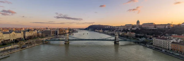 Lanzamiento Dron Panorámico Aéreo Puente Cadena Sobre Río Danubio Durante — Foto de Stock