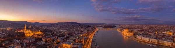 Fotos Panorámicas Aviones Tripulados Iluminados Castillo Matthias Churh Buda Bastión — Foto de Stock