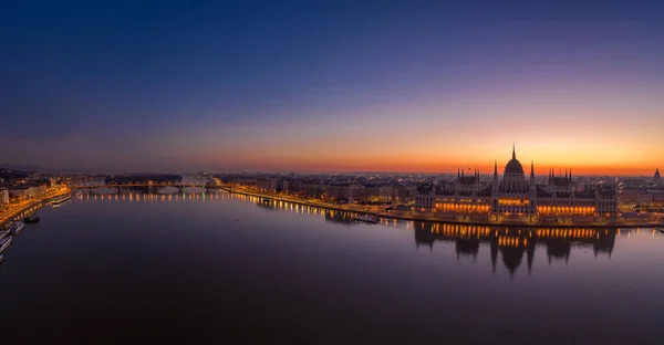 Panoramic Aerial Drone Shot Hungarian Parliament Lights Sunrise Budapest Dawn — Stock Photo, Image