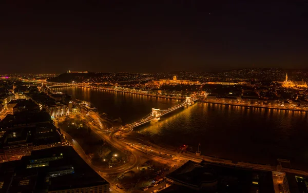 Воздушный Беспилотный Снимок Цепного Моста Через Дунай Национальной Галереи Огнями — стоковое фото