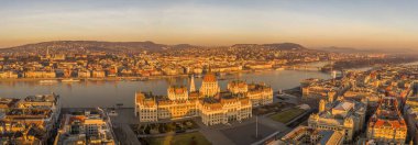 Macaristan Parlamentosu 'nun panoramik hava saldırısı Budapeşte' de şafak sökmeden başlıyor.