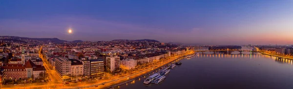 Panoramiczne zdjęcie z lotu drona na Margaret Island Bridge w Budapeszcie o świcie przed wschodem słońca — Zdjęcie stockowe