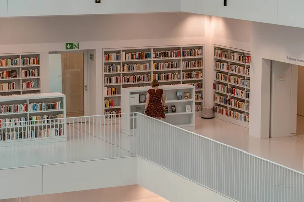 Штутгарт Германия Августа 2020 Библиотечные Книги Публичной Библиотеке Штадтбиблиотека Утреннее — стоковое фото