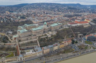 Budapeşte 'de kış sabahı tepesinde Buda Kalesi' nin insansız hava aracı görüntüleri.