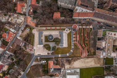 Gul Baba 'nın Mezarı' nın Budapeşte 'deki kış şafağında havadan insansız hava aracı görüntüleri.