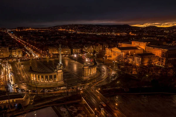 Drohnenaufnahmen Vom Museum Für Bildende Kunst Heldenplatz Budapest Der Winterdämmerung — Stockfoto