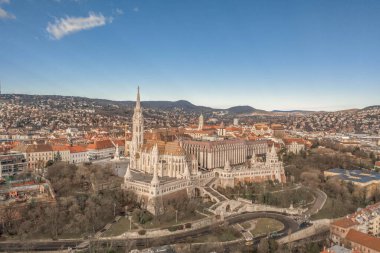 Matthias Kilisesi 'nin Budapeşte' deki Balıkçı Kalesi 'ndeki hava aracı görüntüleri.