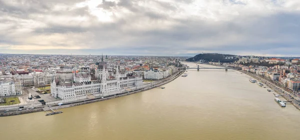 Aerial Pano Drone Shot Hungarian Parliament Ddanube Budapest Winter Morning — Foto de Stock