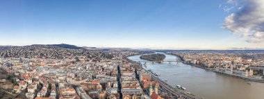Budapeşte 'deki Macar Parlamentosu Magaret Adası' nın hava panoramik görüntüsü.