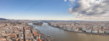 Tuna 'nın Budapeşte' de kış sabahı yaptığı Macar Parlamentosu 'nun hava panoramik görüntüsü.