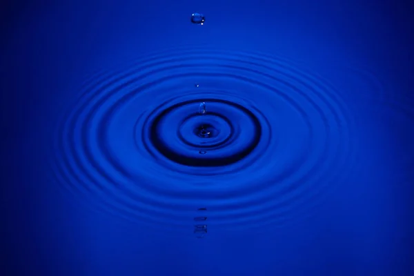 Primer Plano Anillos Agua Onda Azul Macro Circle Reflexiones Piscina —  Fotos de Stock