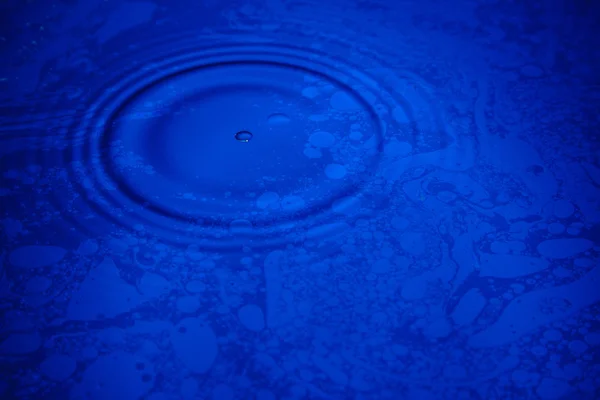 Anillos Patrón Agua Espacio Aceite Onda Azul Primer Plano Reflexiones —  Fotos de Stock