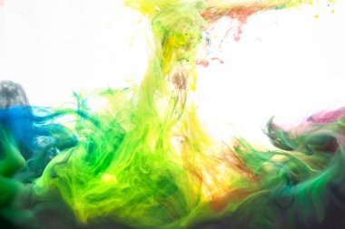 Hareket Rengi suya düşer, mürekkep kıvrılır, mürekkep soyutlanır. Suyun altında süslü bir mürekkep bulutu.