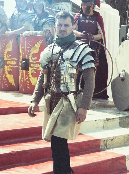 Odessa, Oekraïne - maart 2018 Romeinse legioen rijk soldaten oude armor. — Stockfoto