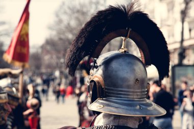 Odessa, Ukrayna - Mart 2018 Roma lejyon İmparatorluk askerleri eski zırh.