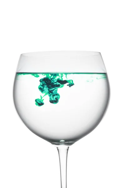 Colorazione alimentare diffusa in acqua all'interno dell'area bicchiere di vino per slogan o messaggi pubblicitari . — Foto Stock