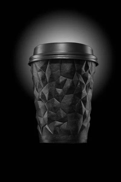 Filiżanka teksturowanej geometrii kawy z czarną nasadką. — Zdjęcie stockowe