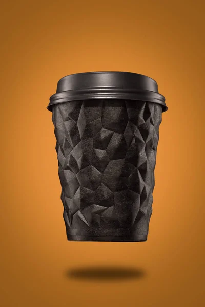 Šálek texturované geometrie kávy s černou čepicí. — Stock fotografie