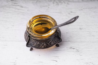 Bal antika gümüş ile bir kaşık ile Kase.