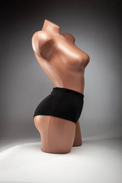 Kleding op een vrouwelijke mannequin, stijlvolle Marine badpak. — Stockfoto