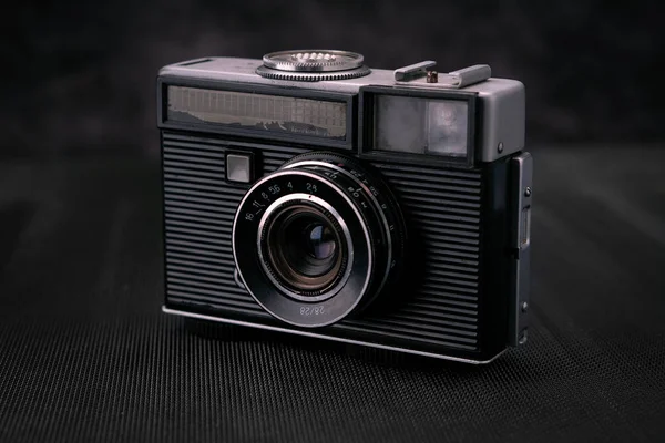 Stará filmová fotografická kamera, paměť životního stylu. — Stock fotografie