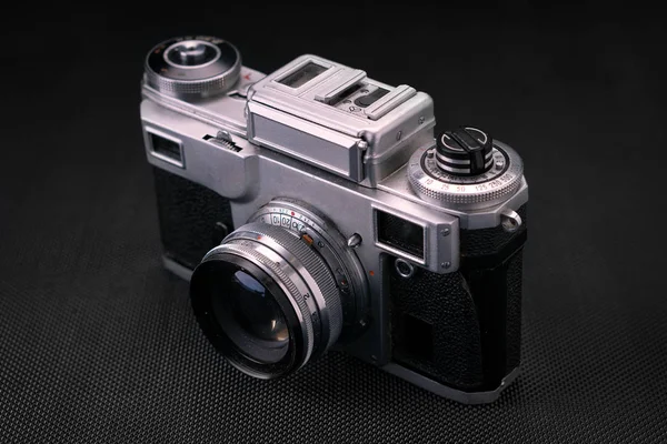 Old vintage film photo camera, lifestyle memory. — Stock Photo, Image