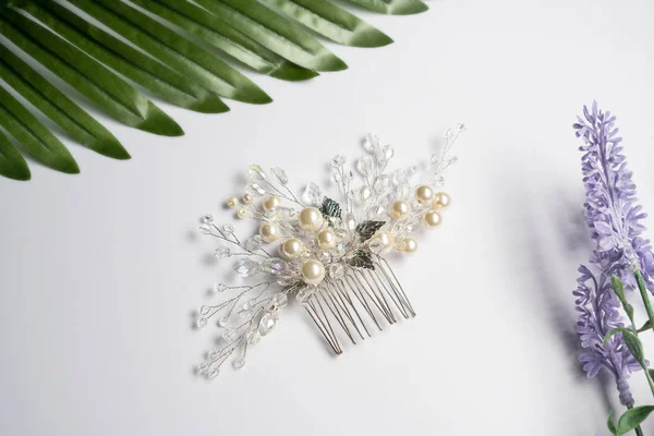 Pinza para el cabello de boda, joyas con perlas y accesorios . — Foto de Stock