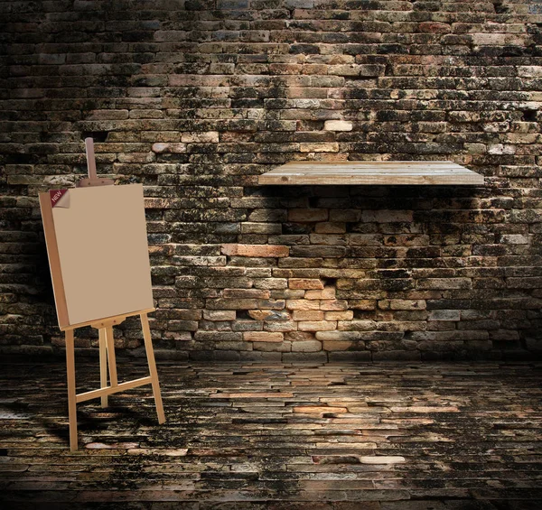 れんが造りの壁の部屋で模擬の木製の棚木製イーゼル キャンバス スタンド — ストック写真