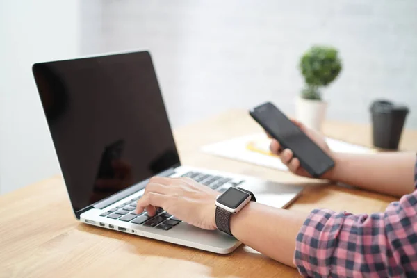 Close Female Holding Smartphone Working Laptop Computer — Stock Photo, Image