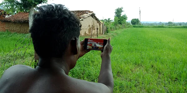 Distrito Katni Madhya Pradesh Índia Agosto 2019 Homem Asiático Assistindo — Fotografia de Stock