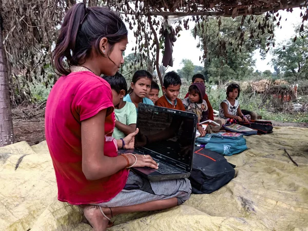 District Katni India Январь 2020 Индийская Деревня Бедная Девочка Работает — стоковое фото