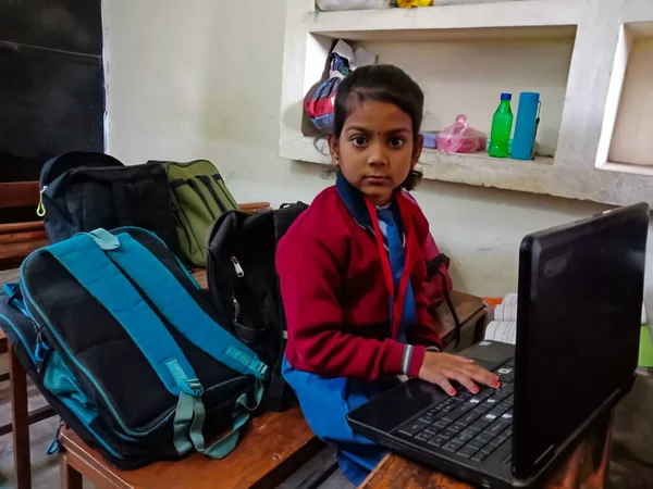 District Katni India Января 2020 Индийская Ученица Начальной Школы Работает — стоковое фото