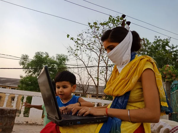 Дистрикт Катни Индия Мая 2020 Года Индийская Женщина Обучающая Детей — стоковое фото