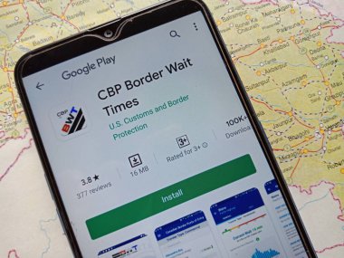 DISTRICT KATNI, INDIA - MAYIS 04, 2020: CBP Sınır Bekleme uygulaması akıllı telefon ekranında görüntülendi.